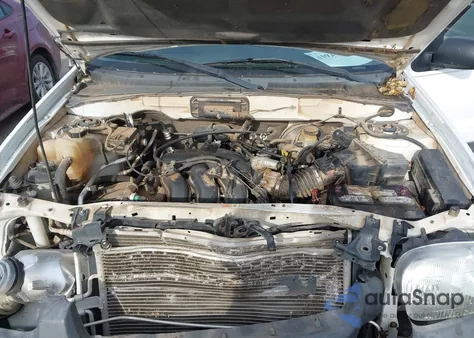 2004 Ford Escape Xls z USA, uszkodzony, nr VIN 1FMCU02124KB38345